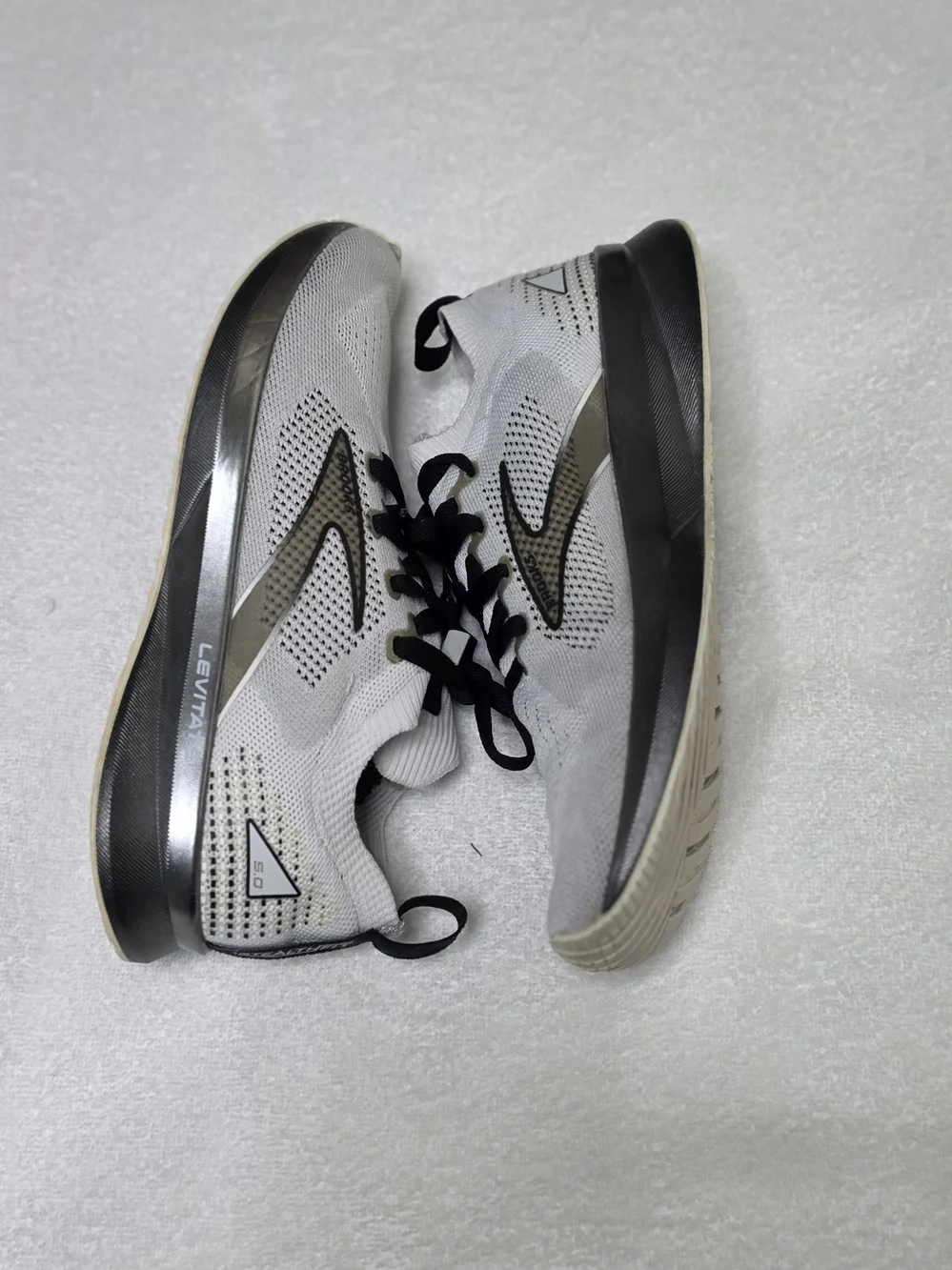 Women's Brooks running shoes, gray and black, size 9